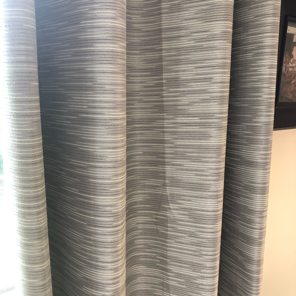 Room darkening drapes - Picture 4 of 9